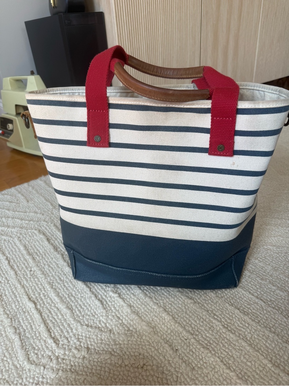 L. L . Bean Canvas Tote Bag with Red Handles and zip up top Americana